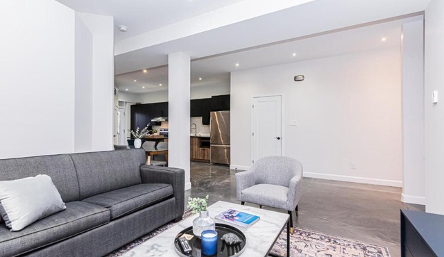 Massive 3 bedroom apartment in the hearth of Le Plateau by DenStays