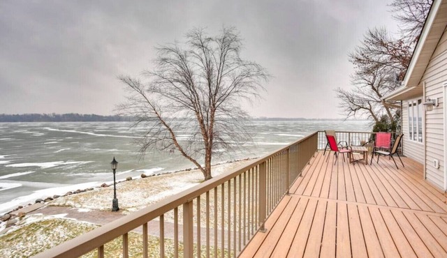 Massive 3 bedroom on the Lake!