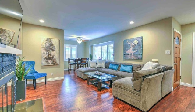 Massive 4BR/3BA & backyard by Disneyland+Convention Center!