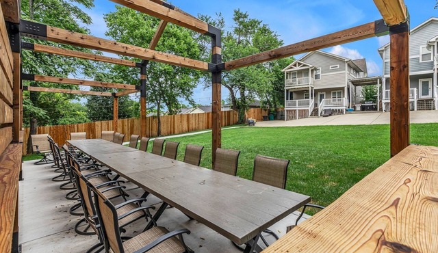 Massive 4BR/3BA Home, 8 Min. to Downtown w/Hot Tub (1of2)