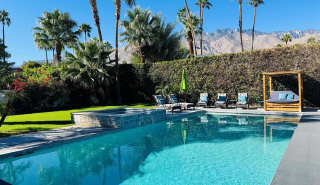 Massive 5 Bedroom Estate - Walk/bike ride distance to downtown Palm Springs