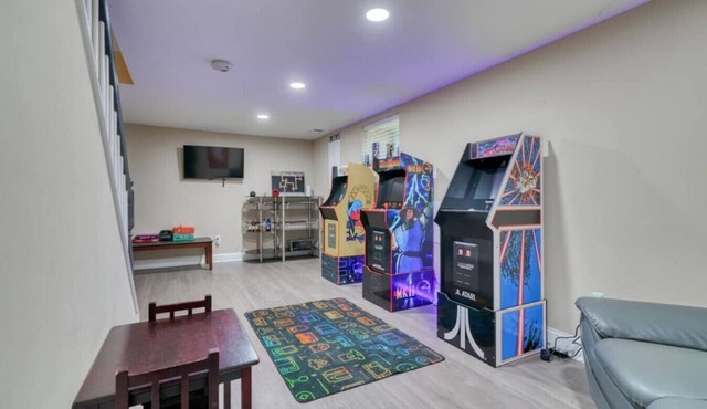 Massive 5 bedroom with a gameroom!