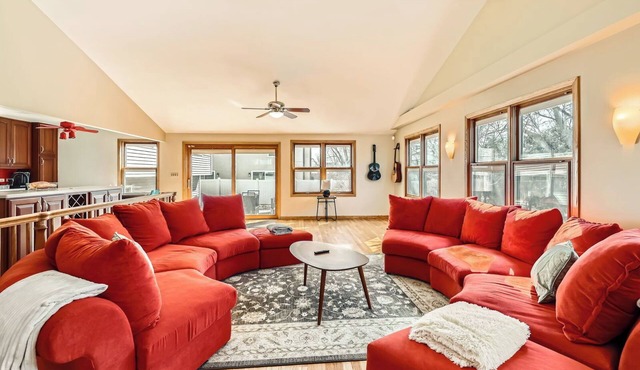 Massive 5BR, 4-level 3k+sqft House, PokerRoom,PoolTable, Darts, Bowling,Grill