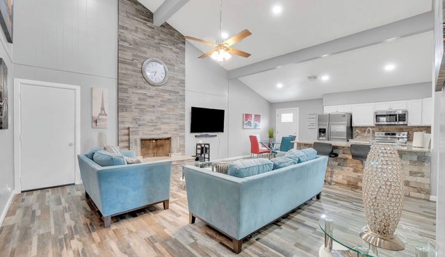 Massive 9 Bedroom Retreat in Great Location | San Antonio