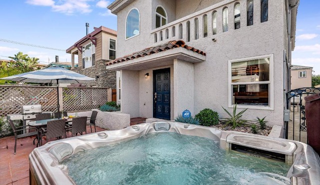 Massive Beach Home w Stunning Rooftop, Parking, Spa, AC & Bay Views!