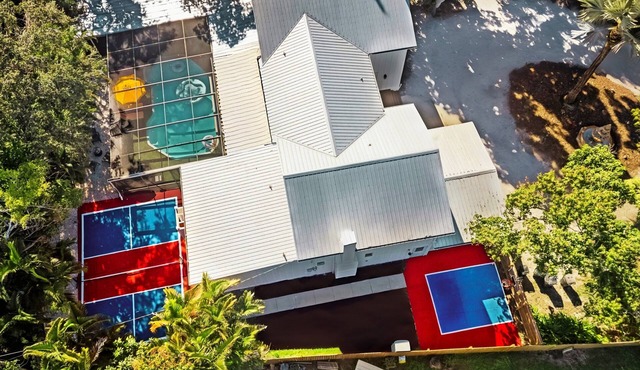 Massive Beach House, 6BR 8BA, Heated Pool, Pickleball, Hot tub, Gym, Sleeps 22