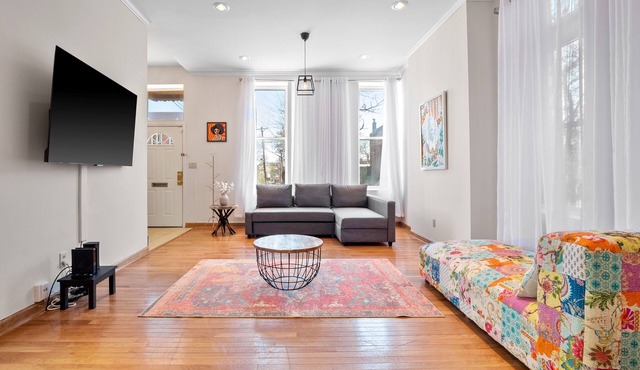 Massive Downtown Area Home. sleeps 14