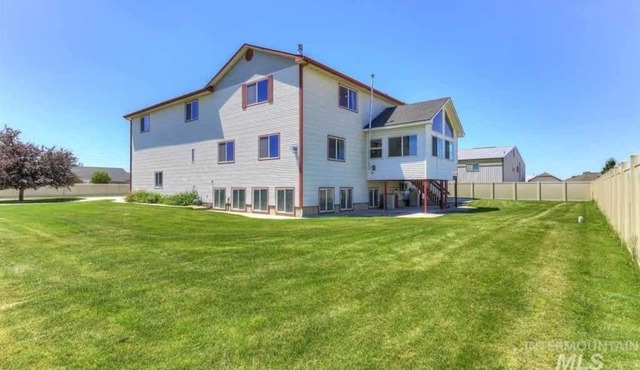 Massive Gathering Home with Ballroom - Sleeps 32+