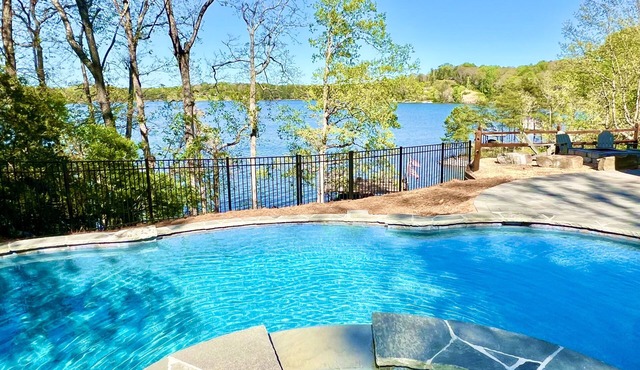 Massive Lakehouse - Infinity Pool, Hot Tubs, Dock, Firepit