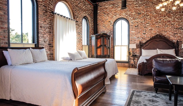 MASSIVE Luxurious Loft-style Suite in Downtown Lexington! 7,000 sq/ft!