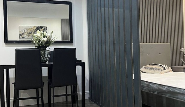 Massive Luxury Garden Studio/Gym Access (Studio T)