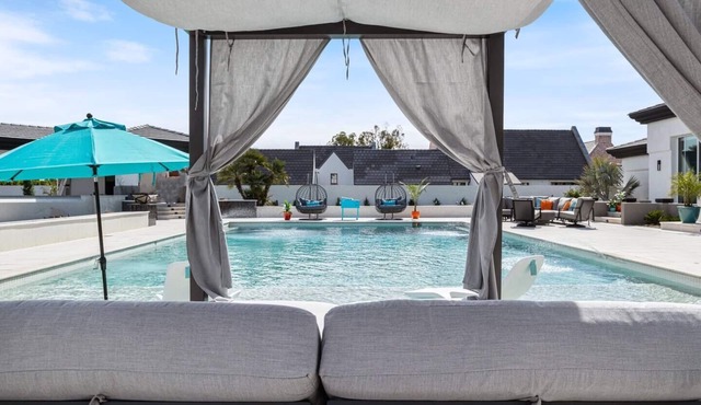 Massive Luxury resort Home minutes from old town!