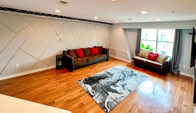 Massive New 9 beds/2.5 bath | Sleeps 18 w/ Rooftop