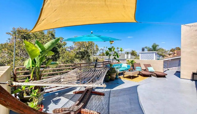 Massive Oceanview 6BR Penthouse + Rooftop Decks