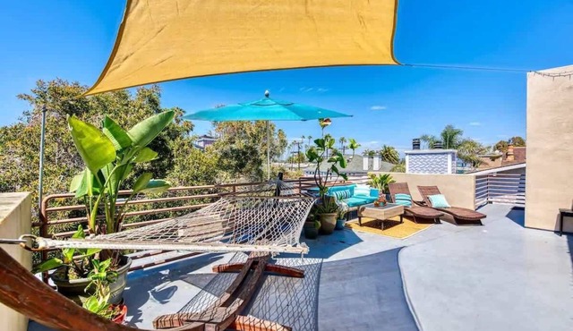 Massive Oceanview 6BR Penthouse + Rooftop Decks