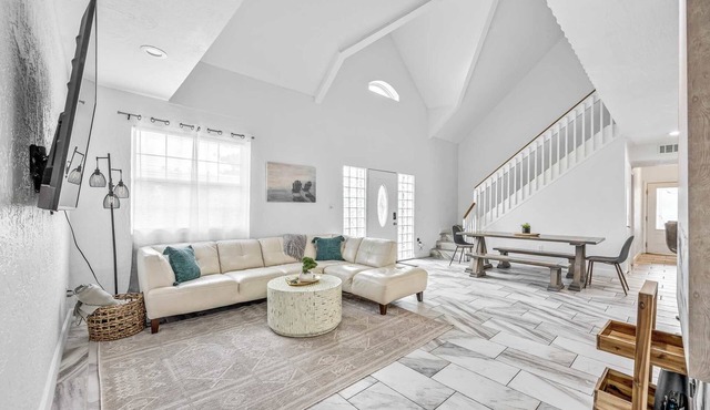 Massive Property With Pool Perfect for Big Groups