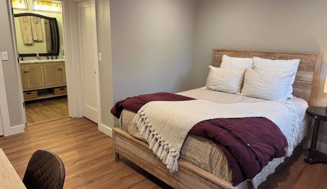 Master Bedroom n& Bathroom Private Entrance and Patio Space