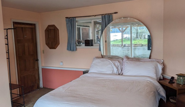 Master Bedroom w/additional twin bed -- immediate beach access