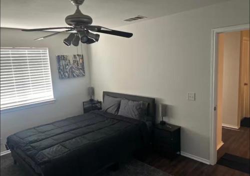 Master bedroom with private bath near austin airport