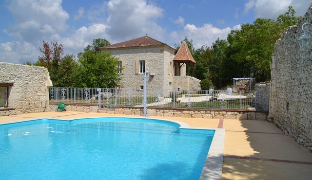 Master house with swimming pool sleeps 17 near a small village of 82
