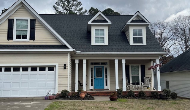 MASTER'S READY! 4 bm, 2.5 bath with lg hot tub and lg fenced back yard