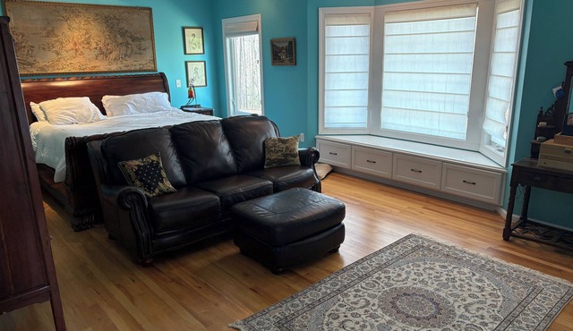 Master's Week Rental. 5 Bedroom 3.5 Bathroom.