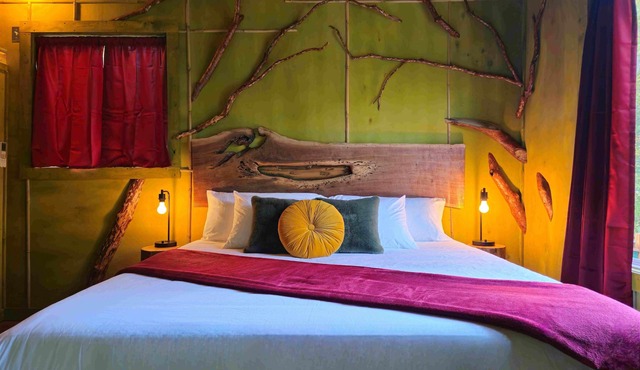 Master Sculptor's Art Bungalow Hocking Hills