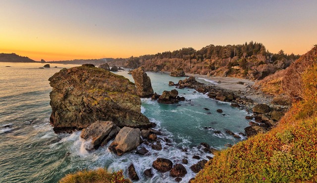 ☀️Masterfully Crafted Home In Sunny Blue Lake- Elegant Comfort, Outdoor Pool Table