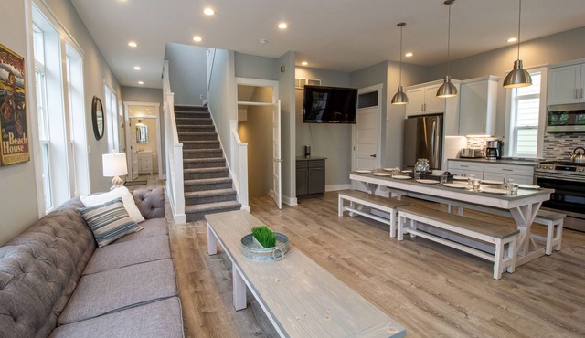 Masterpiece in Resort Community-Main Level Bedrooms, 4 Suites, free golf cart