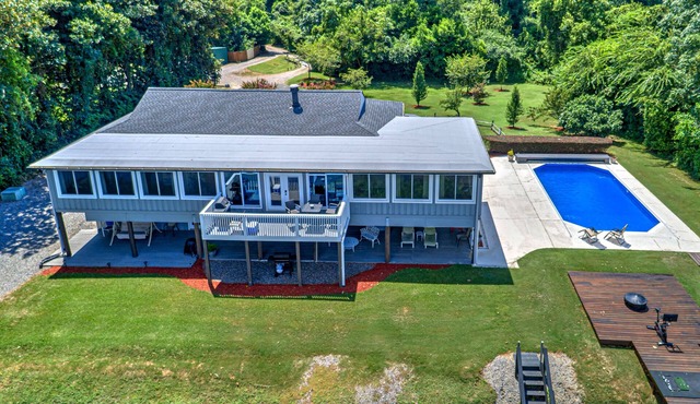 Masters and Corporate extended stay with River water views on 3 acres of privacy