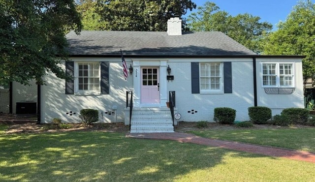 Masters Rental Charming 2-bedroom house great neighborhood!