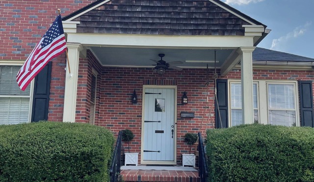 Masters rental - Designer MCM updated bungalow