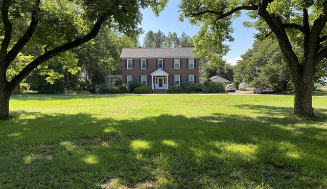 Masters rental - Historic federal in the heart of Edgefield county