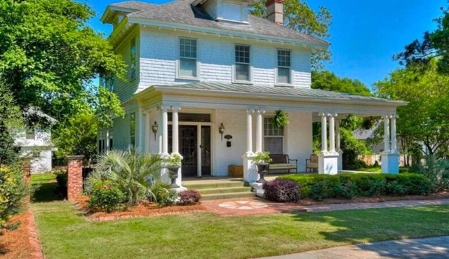 Master’s Rental Spacious 3-bedroom house, and 1-bedroom detached cottage.