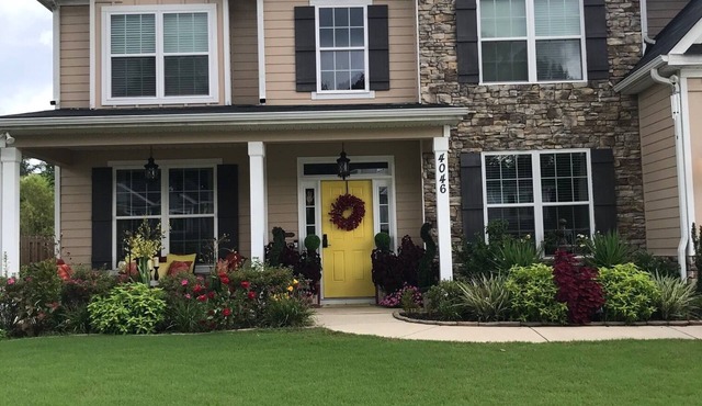 Masters tournament. Spacious 5 bedroom 4 1/2 bathroom in a beautiful community.