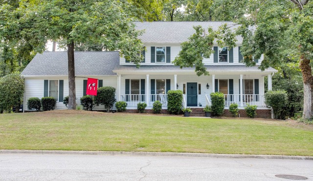 Masters Week Retreat – Comfortable Family Home Near the Course!