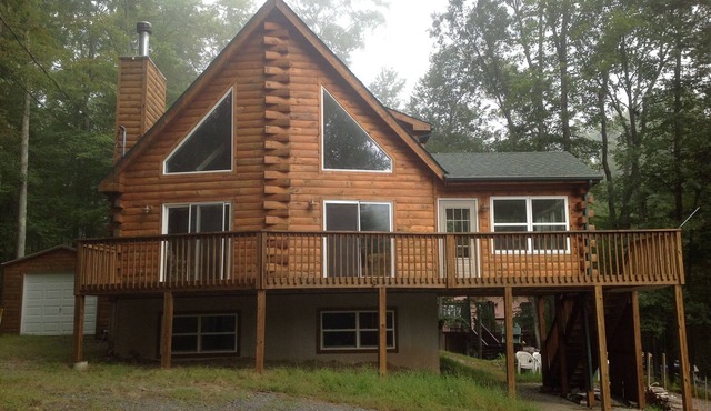 Masthope-LOG CHALET-On Ski Mountain,near DelawareRiver/Pool/Lake-4Br/3B/sleeps12
