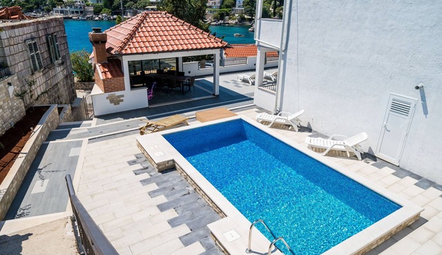 Mata Family Apartments - Deluxe Two Bedroom Apartment with Balcony and Sea View