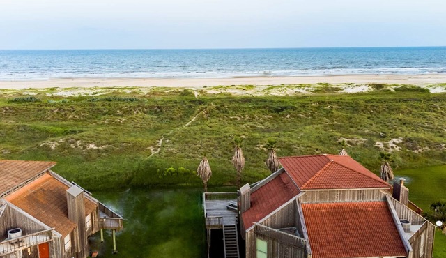 Matagorda Beachfront Rental : Gorda Getaway, Gorda Getaway - Secluded beach resort rental