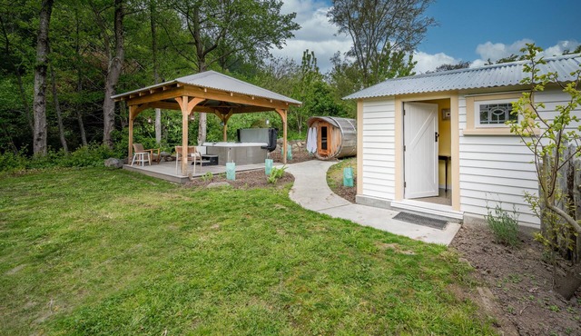 Matagouri Cottage - Port Levy Holiday Home