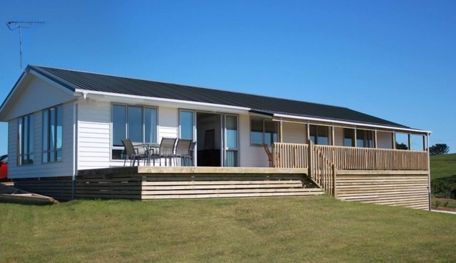 Matakawau Family Bach - 50 minutes from Drury Motorway