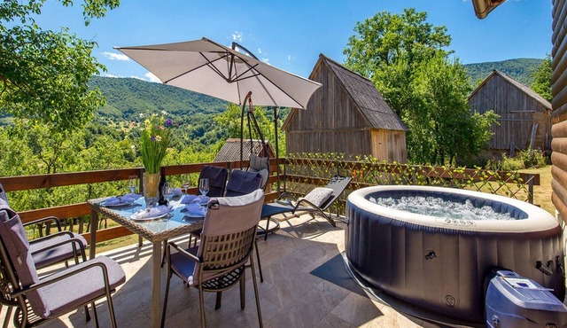 Matan House - Two Bedroom Holiday Home with Hot Tub