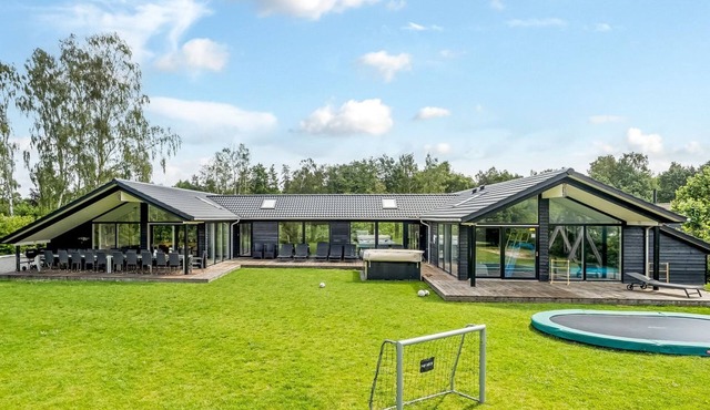 "Matild" - 400m from the sea by Interhome