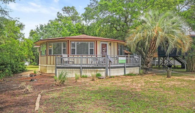 Matry's: A Charming Beach Cottage | Short Walk to the Beach