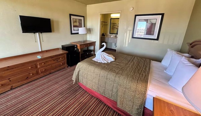 Mattoon Illinois Experience | Dining & Cultural Spots | Heritage Park Nearby