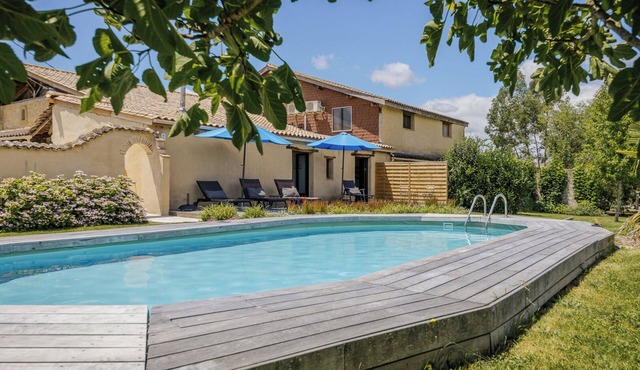 Maussac has a private swimming pool and beautiful view