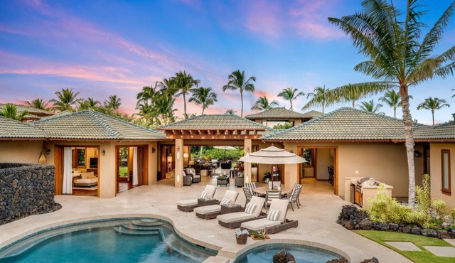 Mauna Lani Luxury Retreat with Private Beach Club, Heated Pool and Spa, Gazebo, Volcano Views, Golf Cart and E-Bikes for Island Adventures