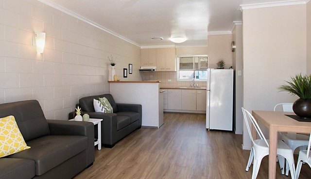 Mavic Court Unit 4 Only 200m to Rainbow Bay Beach in Coolangatta