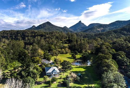Mavis's Cabins @ Mt Warning