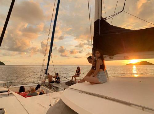 Mawali Sunset & Overnight Cruise.